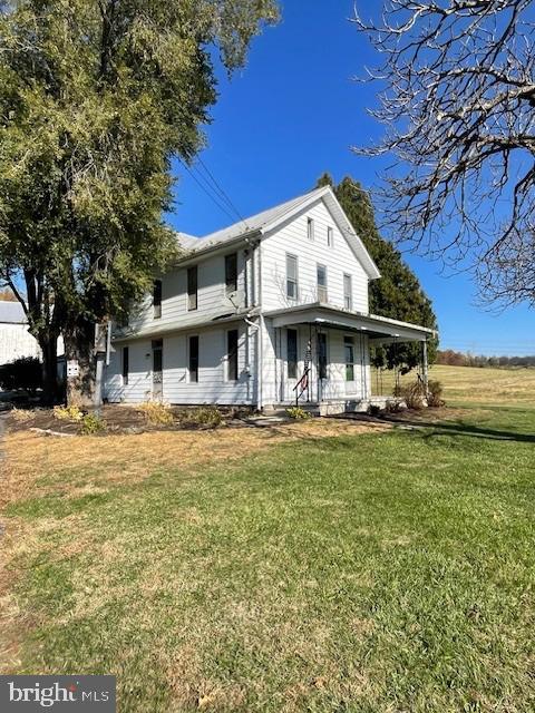 a view of a house with a yard