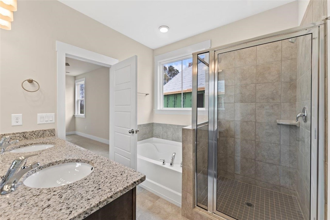 138 Laurel Oak Drive Anderson, SC 29621 - Photo 9 of 14 Primary Suite with Separate Tub & Shower - Photo i
