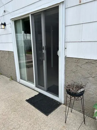 $1,600 | 455 Chelsea Avenue, West Babylon, NY 11704