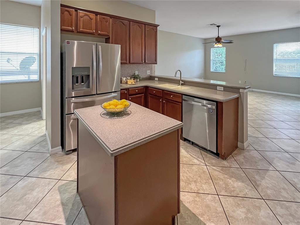 11531 Vicolo Loop Windermere, FL 34786 - Photo 3 of 32 a kitchen with stainless steel appliances granite countertop a sink stove and refrigerator
