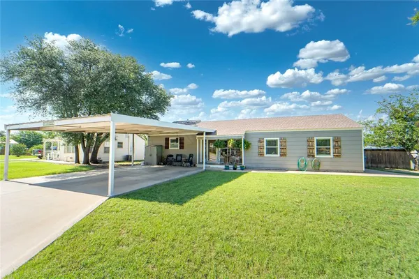 $225,000 | 1400 West Wheeler Street, Breckenridge, TX 76424