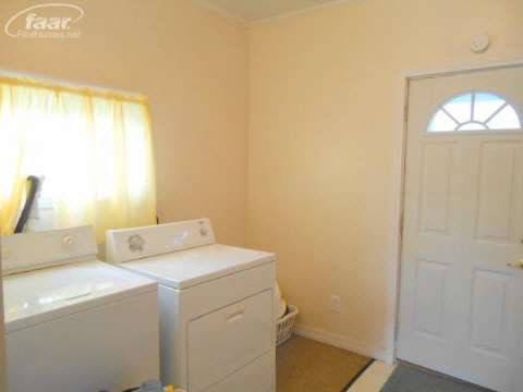 4074 Taft Road Flint, MI 48532 - Photo 9 of 27 20370613-8.JPG
