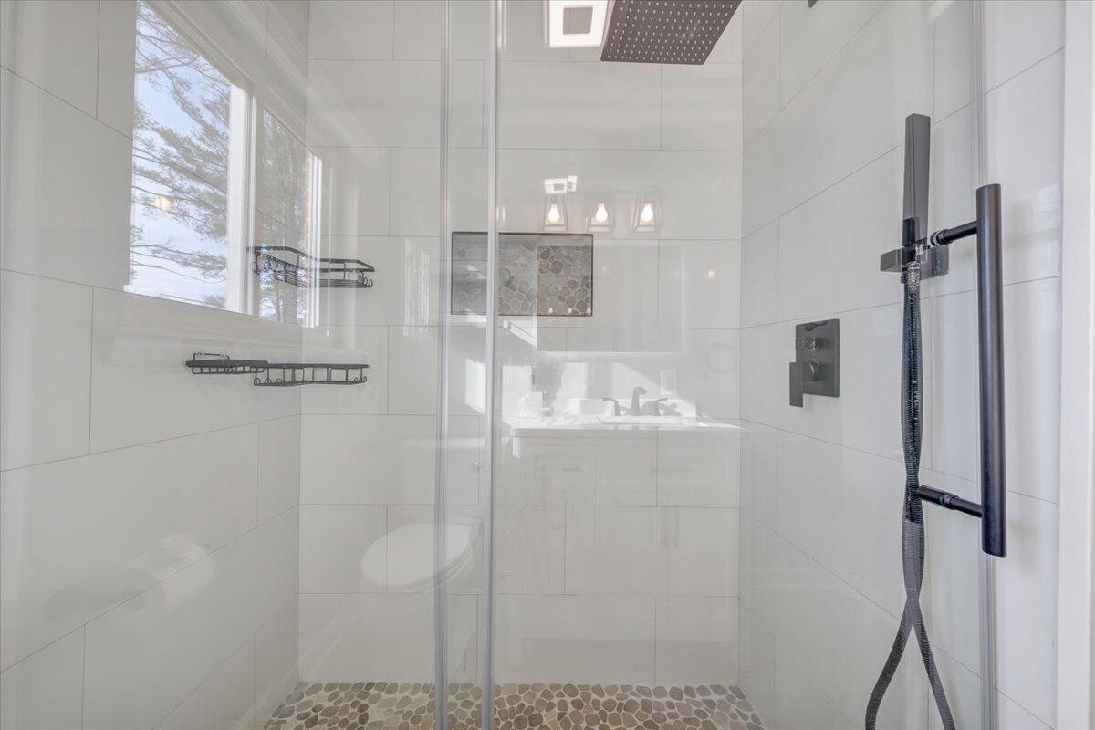 3804 Meadowlark Road Roanoke, VA 24018 - Photo 20 of 54 a bathroom with a shower