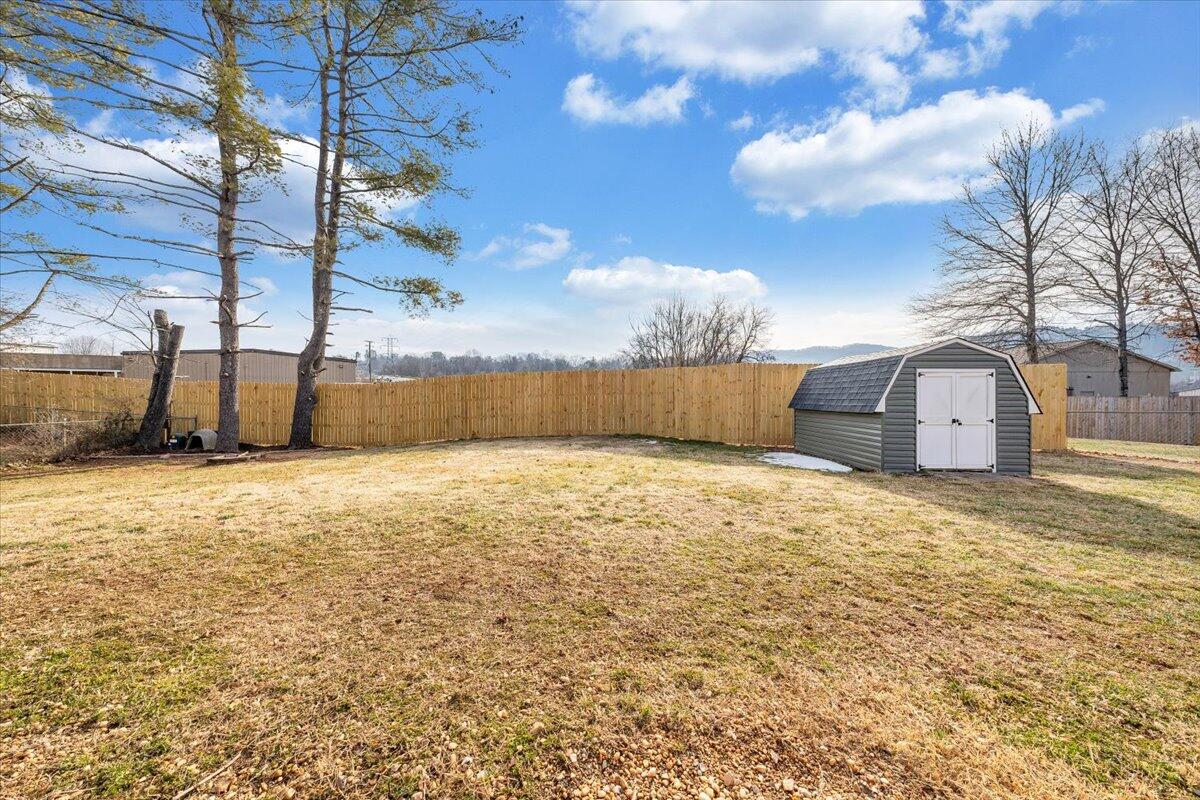 3804 Meadowlark Road Roanoke, VA 24018 - Photo 38 of 54 a bathroom with a tub