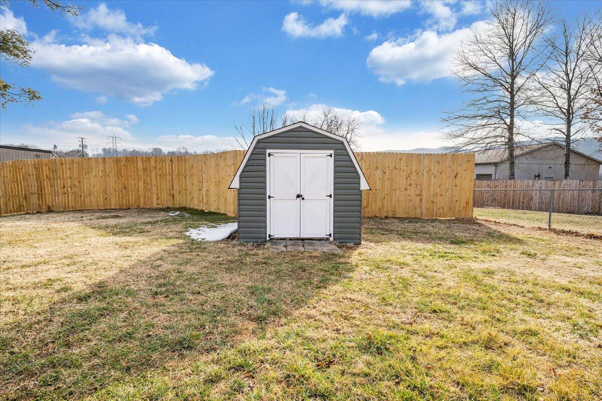 3804 Meadowlark Road Roanoke, VA 24018 - Photo 39 of 54 a view of a backyard