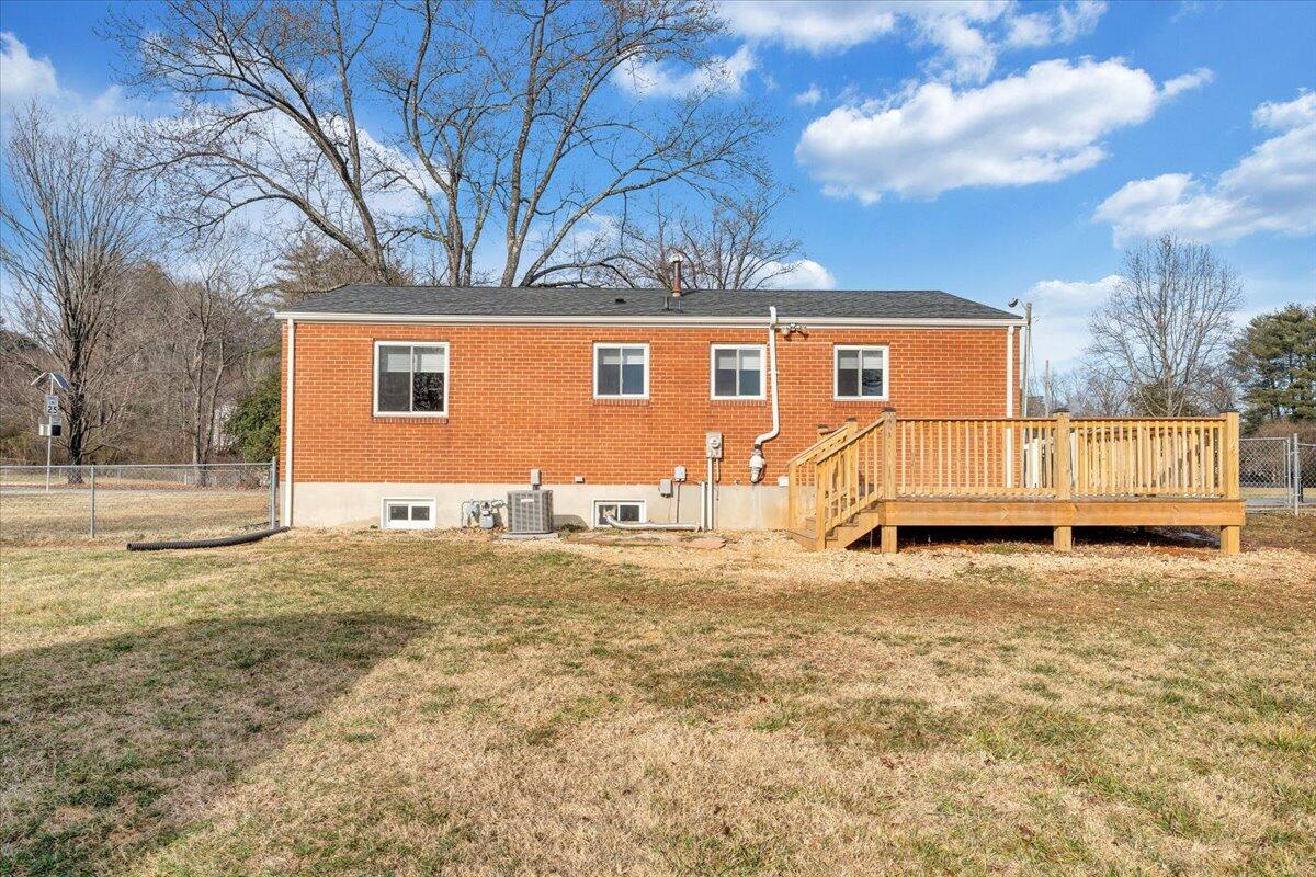 3804 Meadowlark Road Roanoke, VA 24018 - Photo 44 of 54 a view of a house with wooden fence