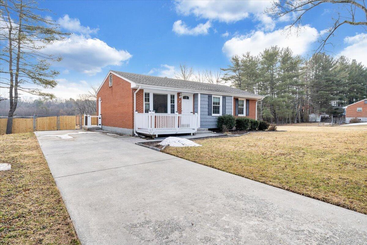 3804 Meadowlark Road Roanoke, VA 24018 - Photo 49 of 54 a front view of a house with a yard