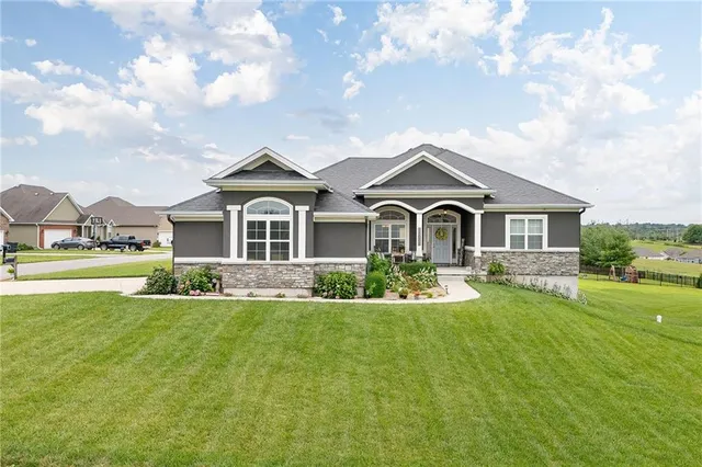 $475,900 | 14078 Indian Ridge Road, St. Joseph, MO 64505