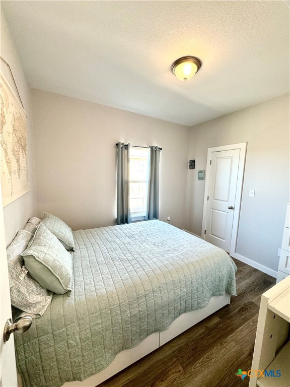 4022 Keller Road, Unit B Temple, TX 76504 - Photo 13 of 34 a bedroom with a bed and a window