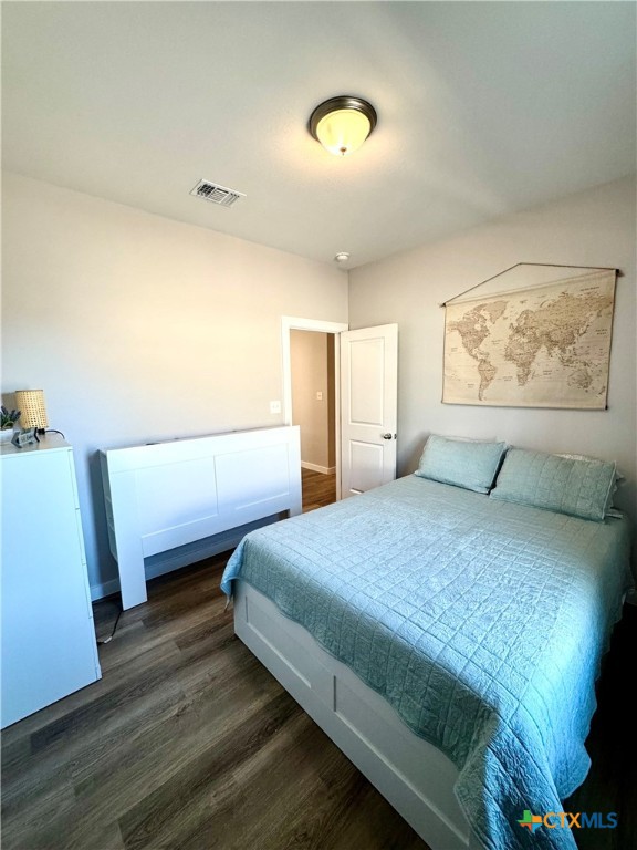 4022 Keller Road, Unit B Temple, TX 76504 - Photo 14 of 34 a bedroom with a bed and a dresser