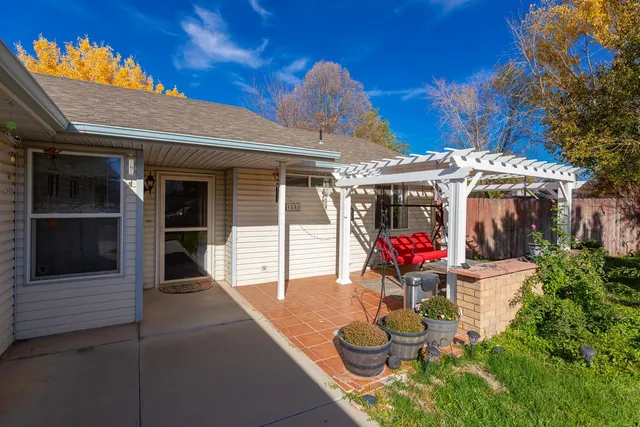 a view of a house with a backyard