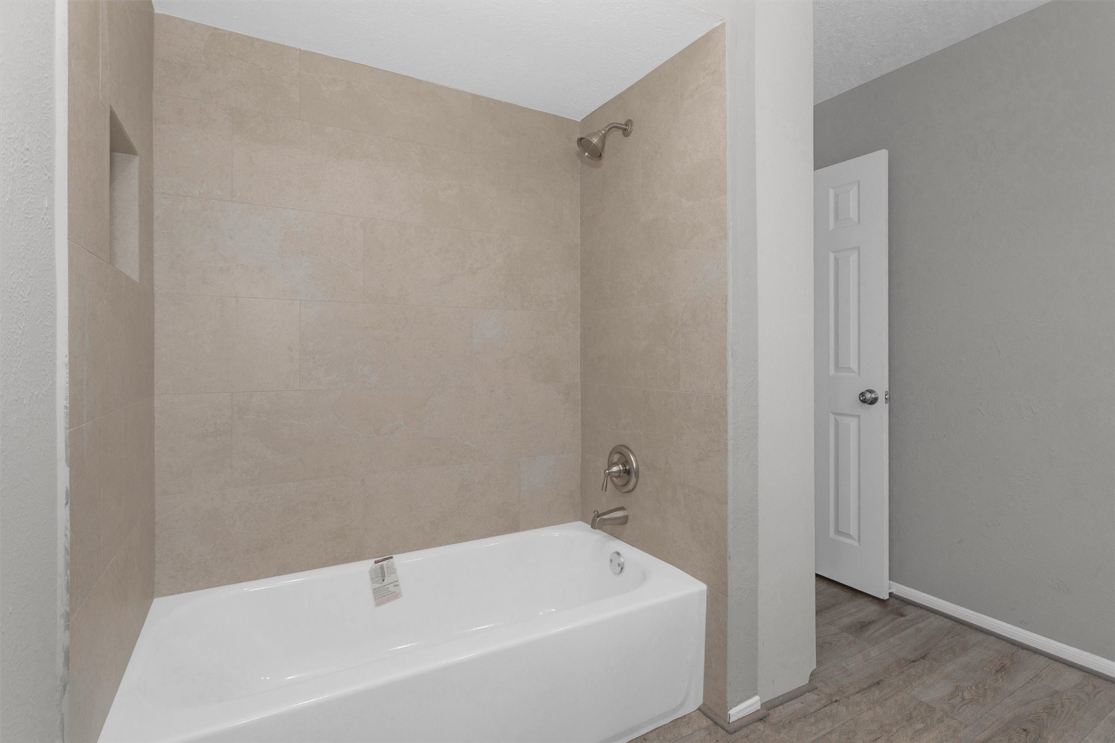 9115 Godstone Lane Spring, TX 77379 - Photo 31 of 46 The second full bath was just renovated.