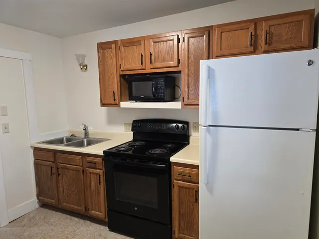 $2,000 | 147-9 Laurel Street, Newport, NH 03773