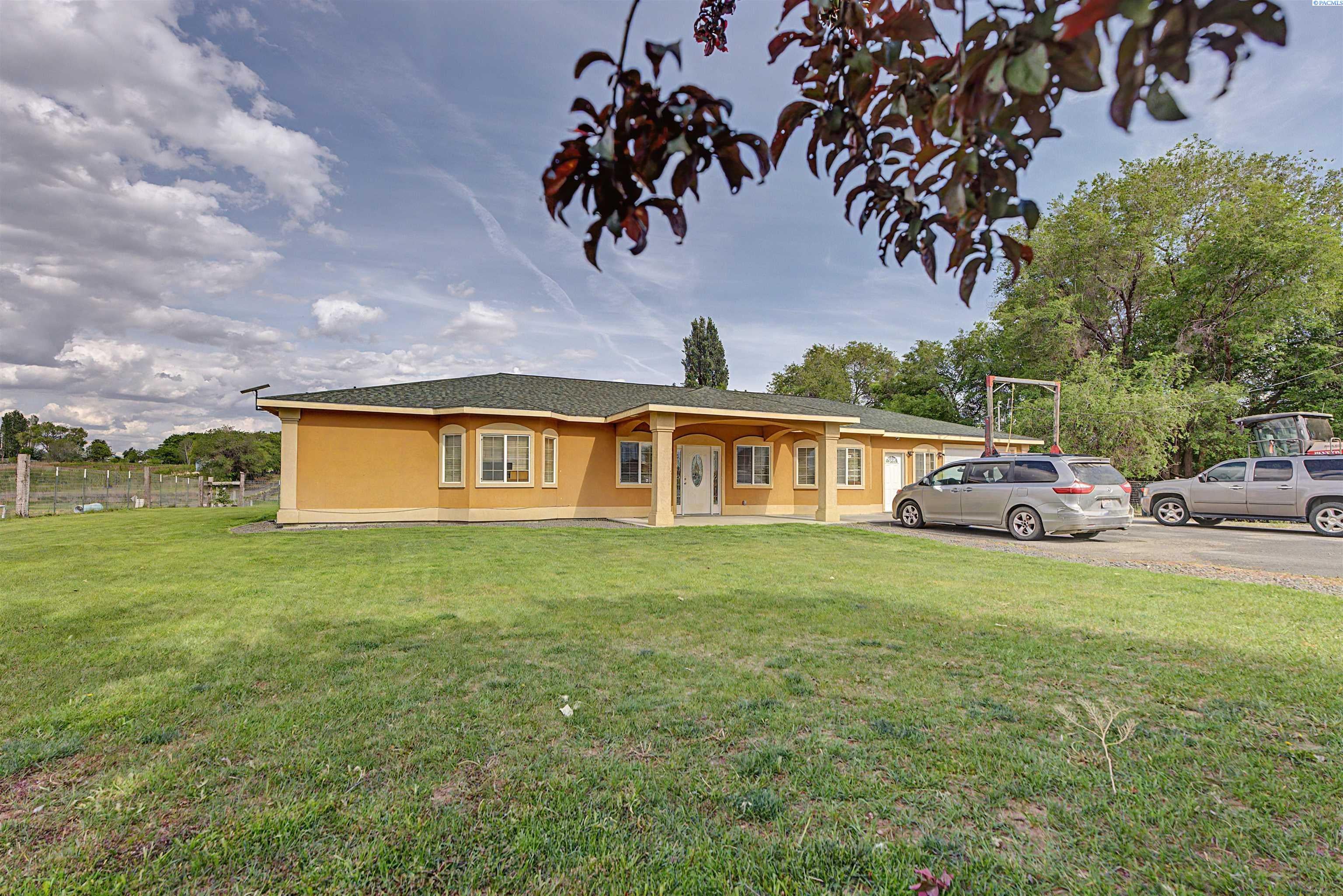 1811 Beam Road Granger, WA 98932 - Photo 3 of 26 Gallery Image 3