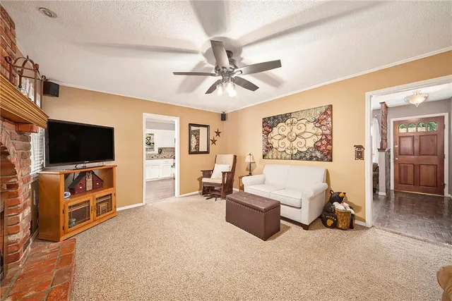 $320,000 | 2704 Northeast 67th Place, Kansas City, MO 64119