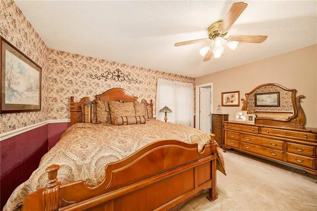 $320,000 | 2704 Northeast 67th Place, Kansas City, MO 64119