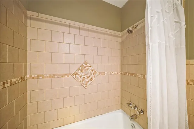 $320,000 | 2704 Northeast 67th Place, Kansas City, MO 64119