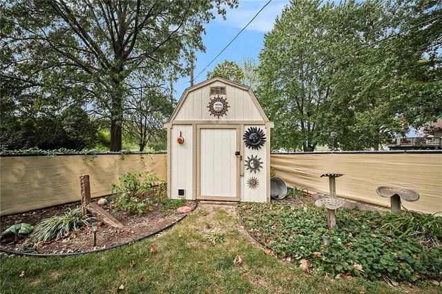 $320,000 | 2704 Northeast 67th Place, Kansas City, MO 64119