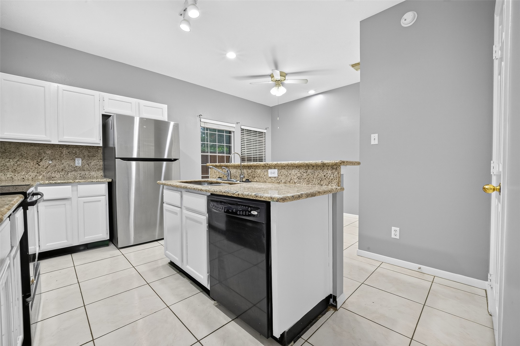 13607 Sable Lane Houston, TX 77014 - Photo 17 of 46 a kitchen with a stove a refrigerator and a sink