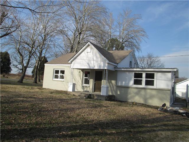 3548 Flewellyn Road Springfield, TN 37172 - Photo 4 of 9 a front view of a house with a yard