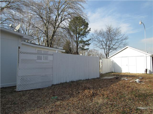 3548 Flewellyn Road Springfield, TN 37172 - Photo 7 of 9 a backyard of a house