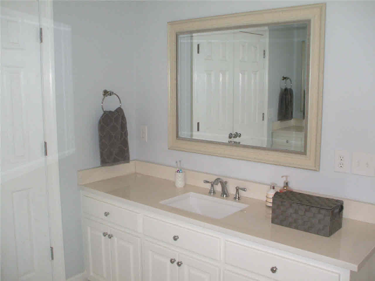 154 Rolling Meadows Road Ridgeland, MS 39157 - Photo 16 of 25 Her Master Suite Vanity
