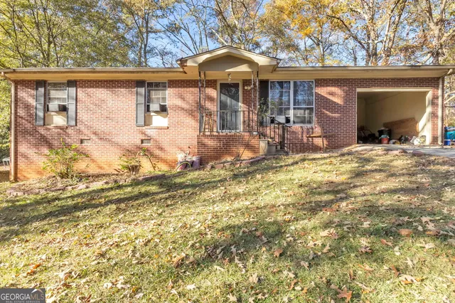 a view of a house with backyard and sitting area