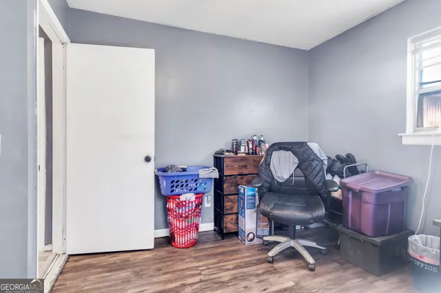 a view of a livingroom with furniture