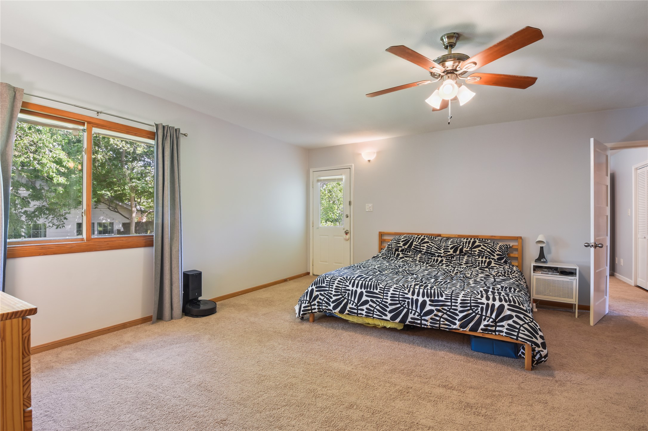 528 Old McDade Road Elgin, TX 78621 - Photo 16 of 40 Spacious primary bedroom with separate entrance