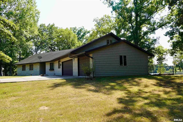 $369,000 | 15316 Lake Point Drive, Benton, IL 62812