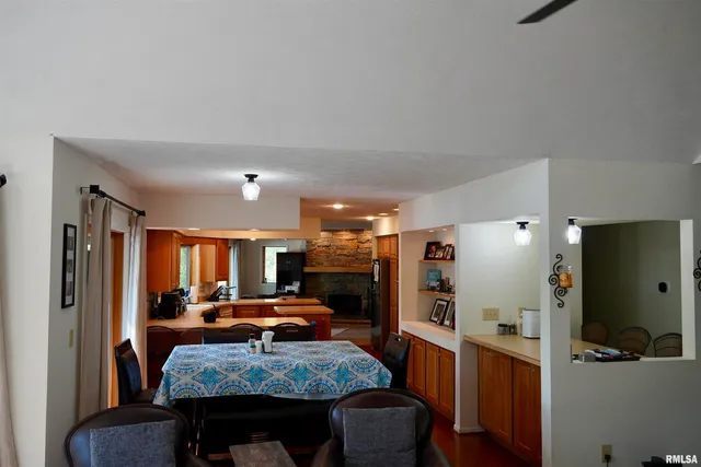 $369,000 | 15316 Lake Point Drive, Benton, IL 62812