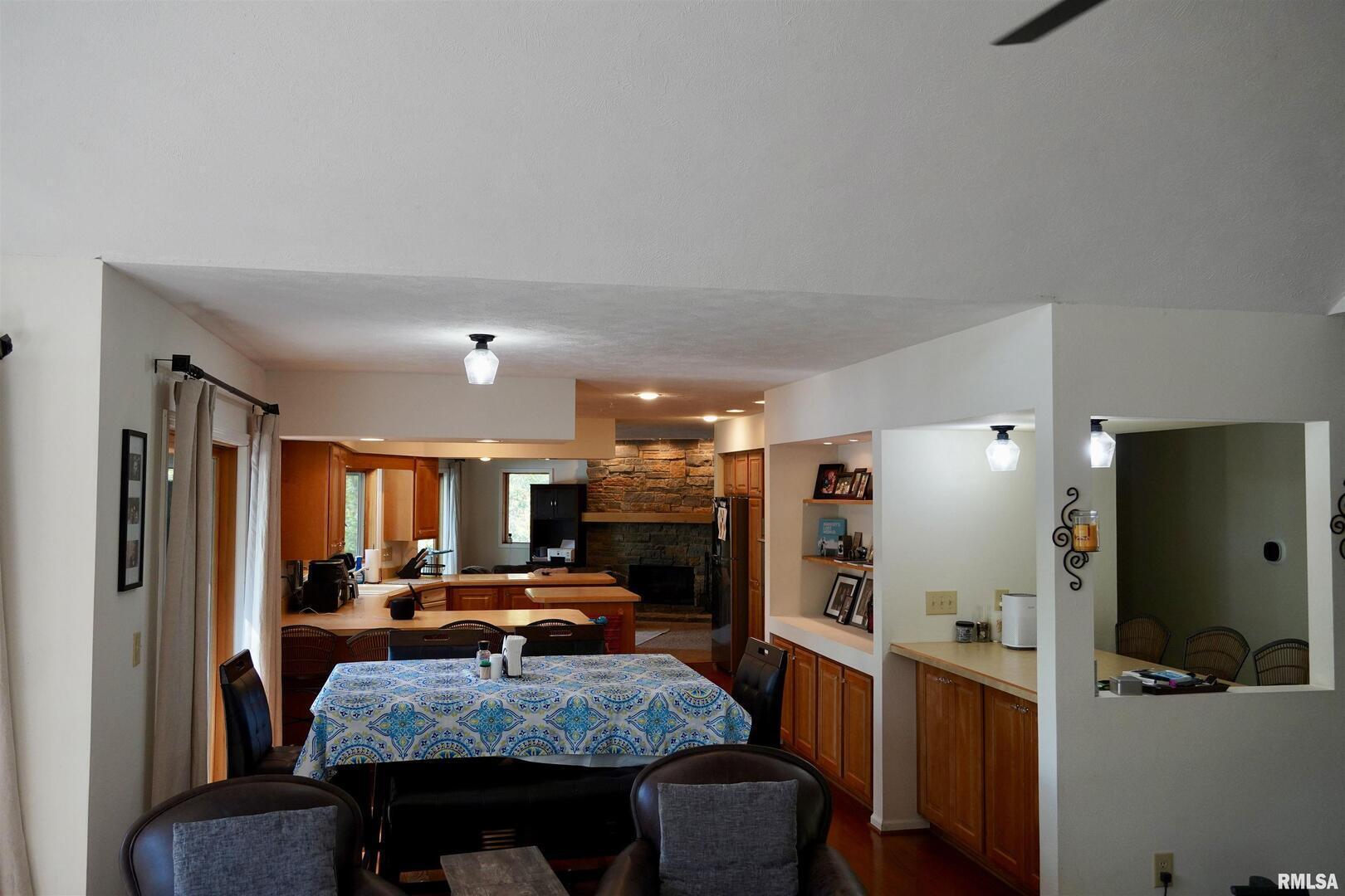 15316 Lake Point Drive Benton, IL 62812 - Photo 20 of 58 a living room with furniture and a flat screen tv