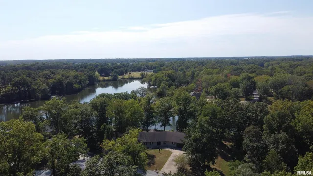 $369,000 | 15316 Lake Point Drive, Benton, IL 62812