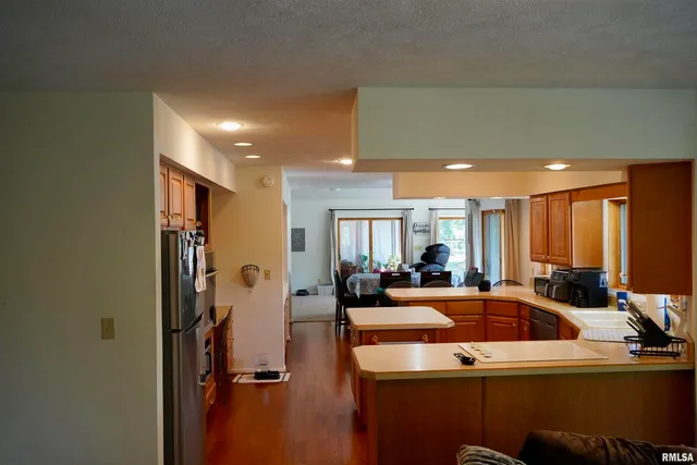 $369,000 | 15316 Lake Point Drive, Benton, IL 62812