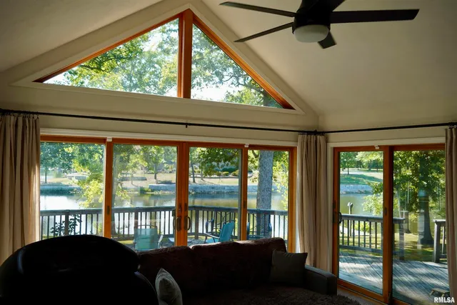 $369,000 | 15316 Lake Point Drive, Benton, IL 62812