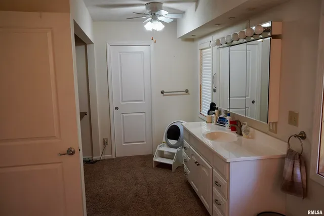 $369,000 | 15316 Lake Point Drive, Benton, IL 62812