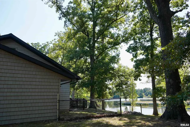 $369,000 | 15316 Lake Point Drive, Benton, IL 62812