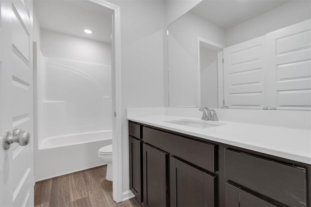 117 Lavender Circle Calhoun, GA 30701 - Photo 10 of 22 a bathroom with a sink a toilet and a bathtub
