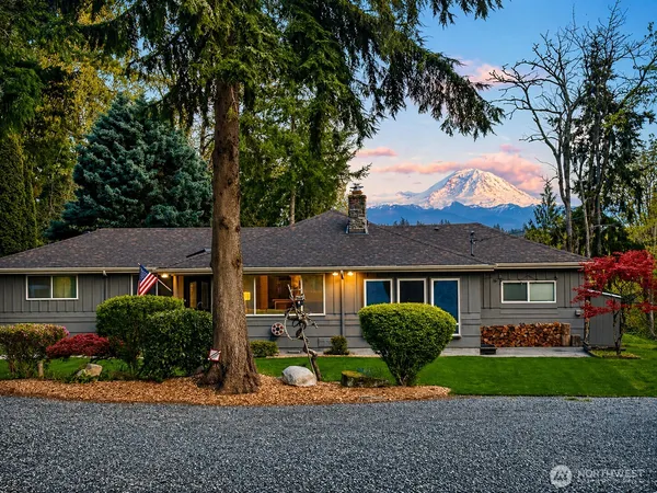 $945,000 | 21437 Southeast 232nd Street, Maple Valley, WA 98038