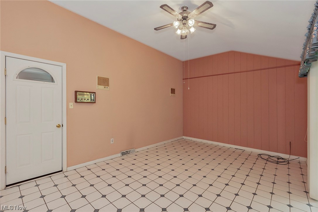 5693 Falkirk Road Lyndhurst, OH 44124 - Photo 9 of 32 Gallery Image 9