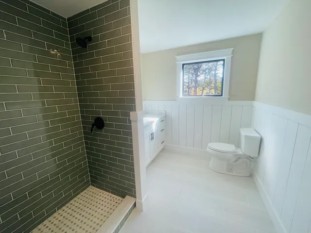 a bathroom with a toilet and a shower