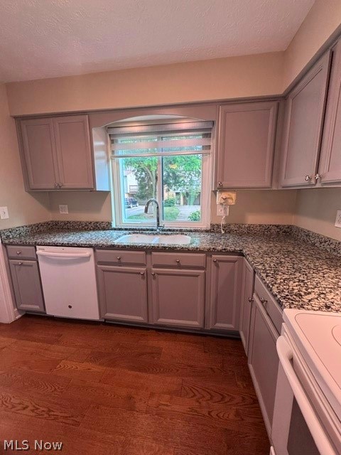 305 Guy's Run Road, Unit 305 Akron, OH 44319 - Photo 10 of 37 kitchen with granite countertops