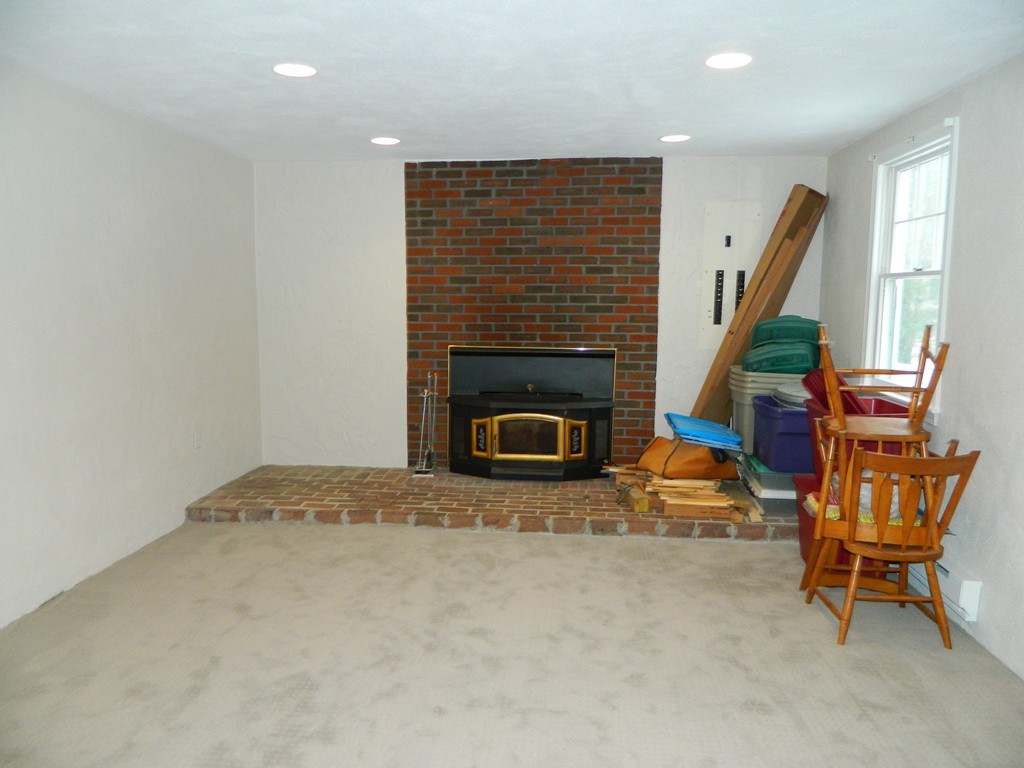 79 Harold Parker Road Andover, MA 01810 - Photo 3 of 17 Gallery Image 3