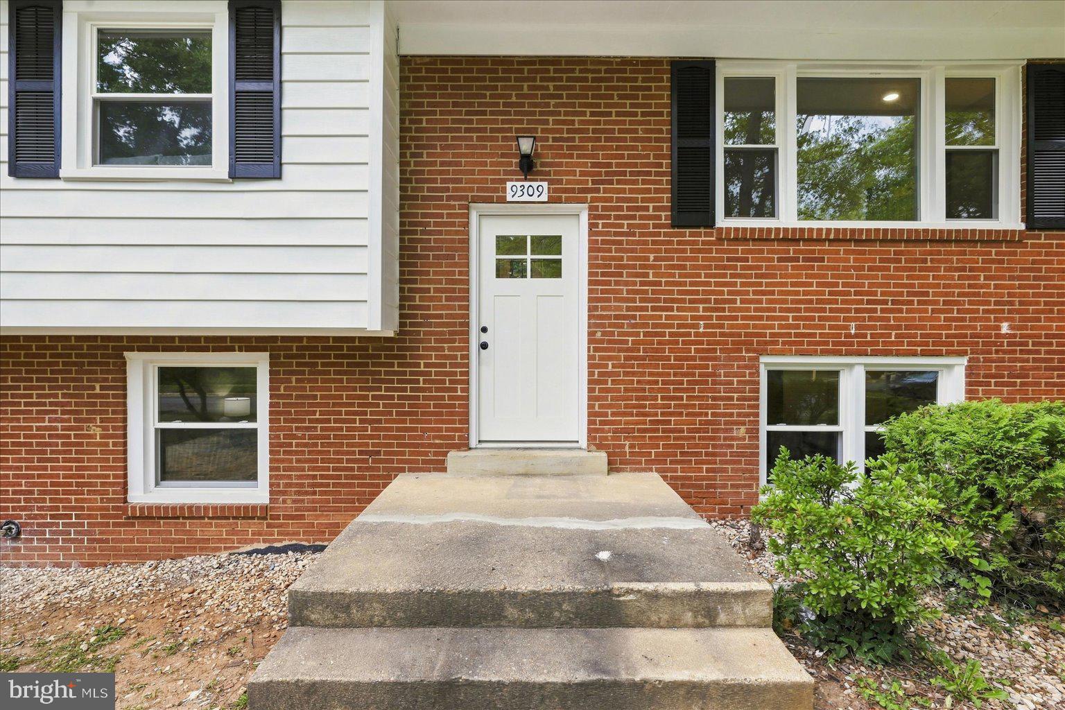9309 Cross Bow Road Fort Washington, MD 20744 - Photo 5 of 53 Charming entrance with classic appeal.