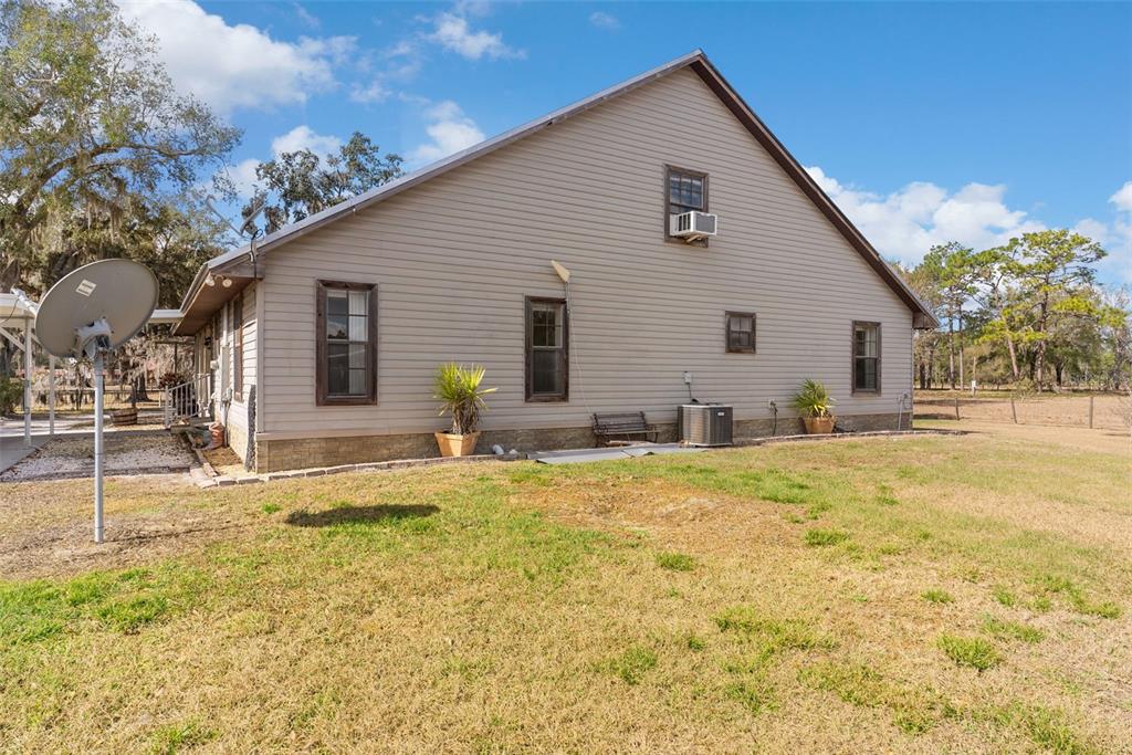 17620 North Poyner Road Polk City, FL 33868 - Photo 6 of 46 a view of a house with pool and sitting area