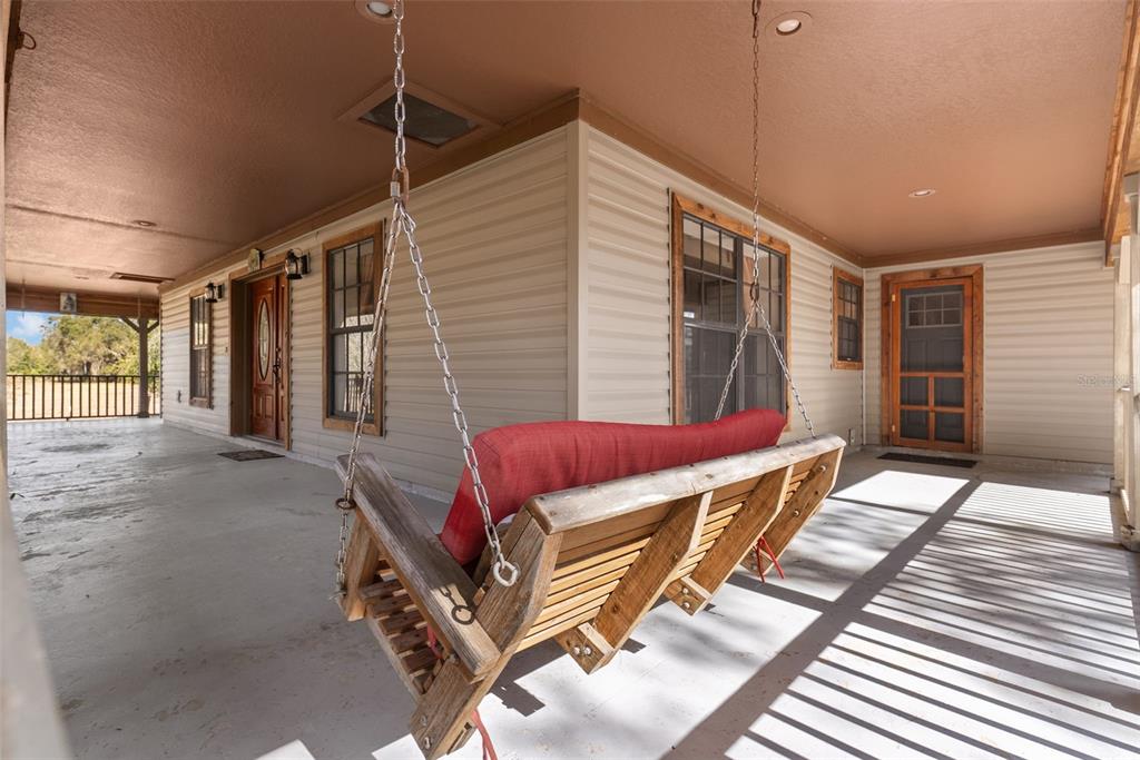 17620 North Poyner Road Polk City, FL 33868 - Photo 10 of 46 a living room with furniture
