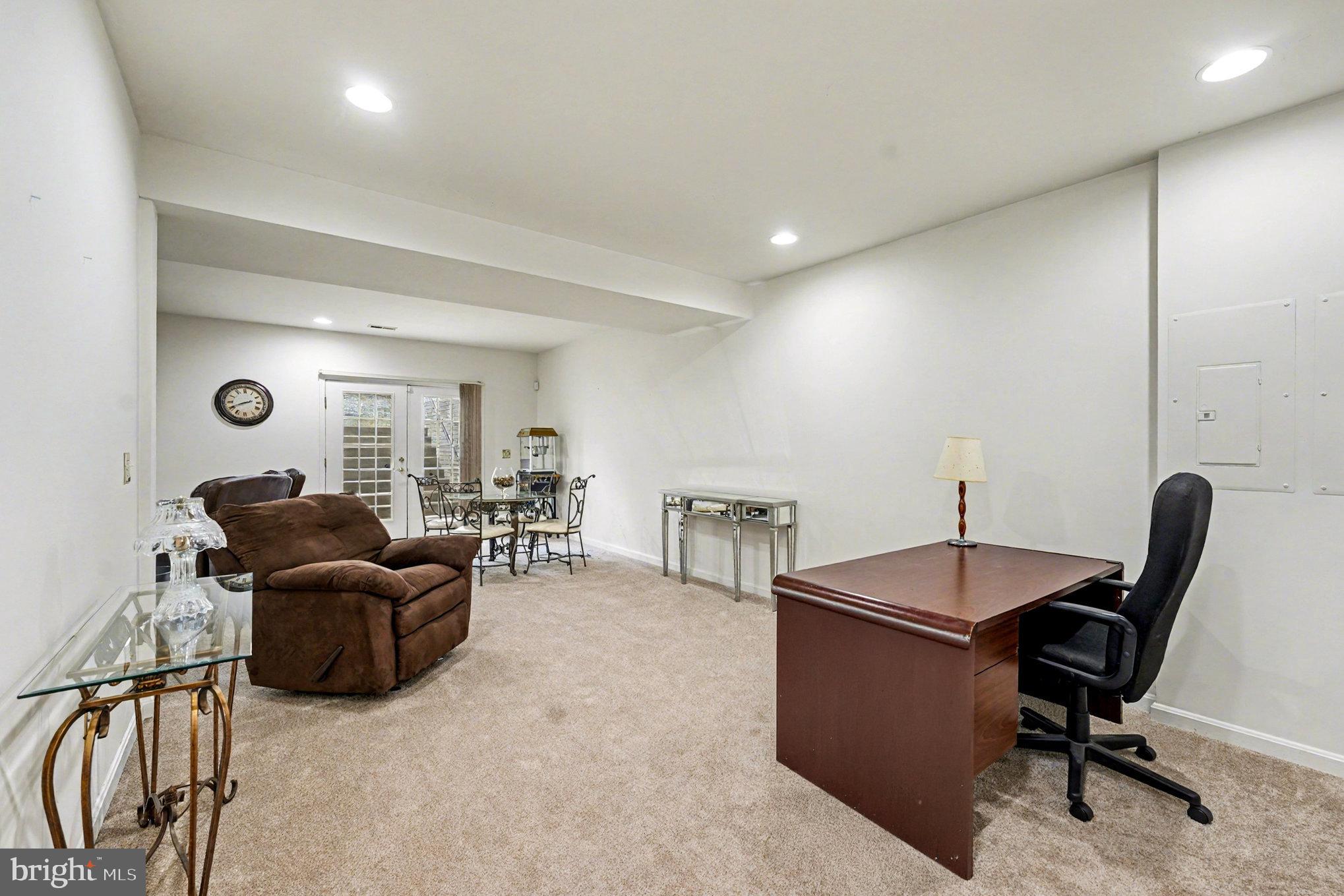 3320 McCorkle Court Triangle, VA 22172 - Photo 26 of 32 a living room with furniture