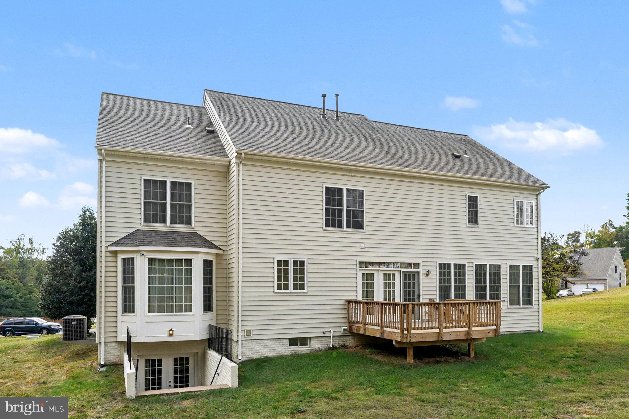 3320 McCorkle Court Triangle, VA 22172 - Photo 4 of 32 a view of a house with a yard
