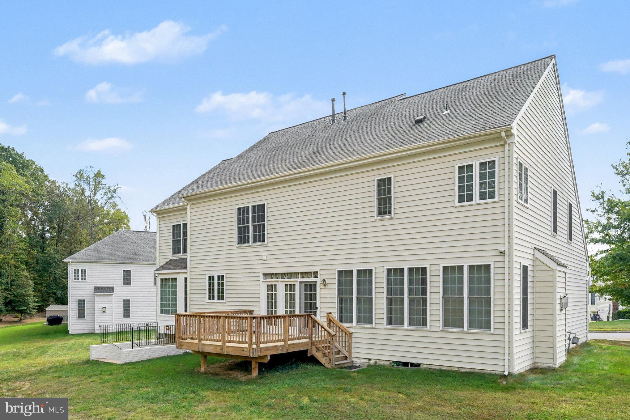 3320 McCorkle Court Triangle, VA 22172 - Photo 5 of 32 a view of a house with a backyard