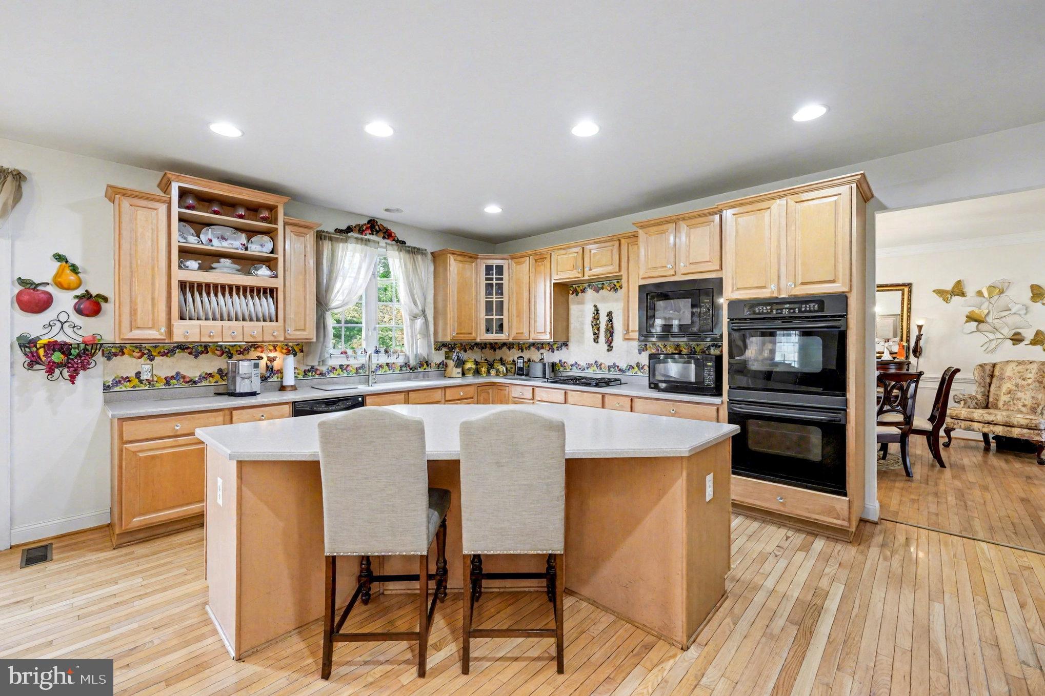 3320 McCorkle Court Triangle, VA 22172 - Photo 8 of 32 a kitchen with stainless steel appliances granite countertop a stove and a refrigerator